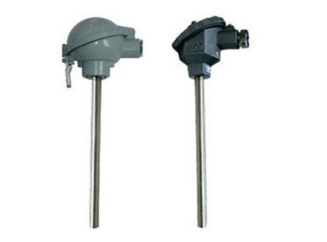 在供电方面防爆热电偶温度变送器的特点是什么？