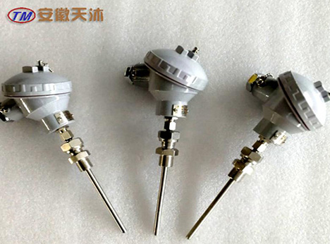 插入式热电偶在使用中的主要误差是什么？